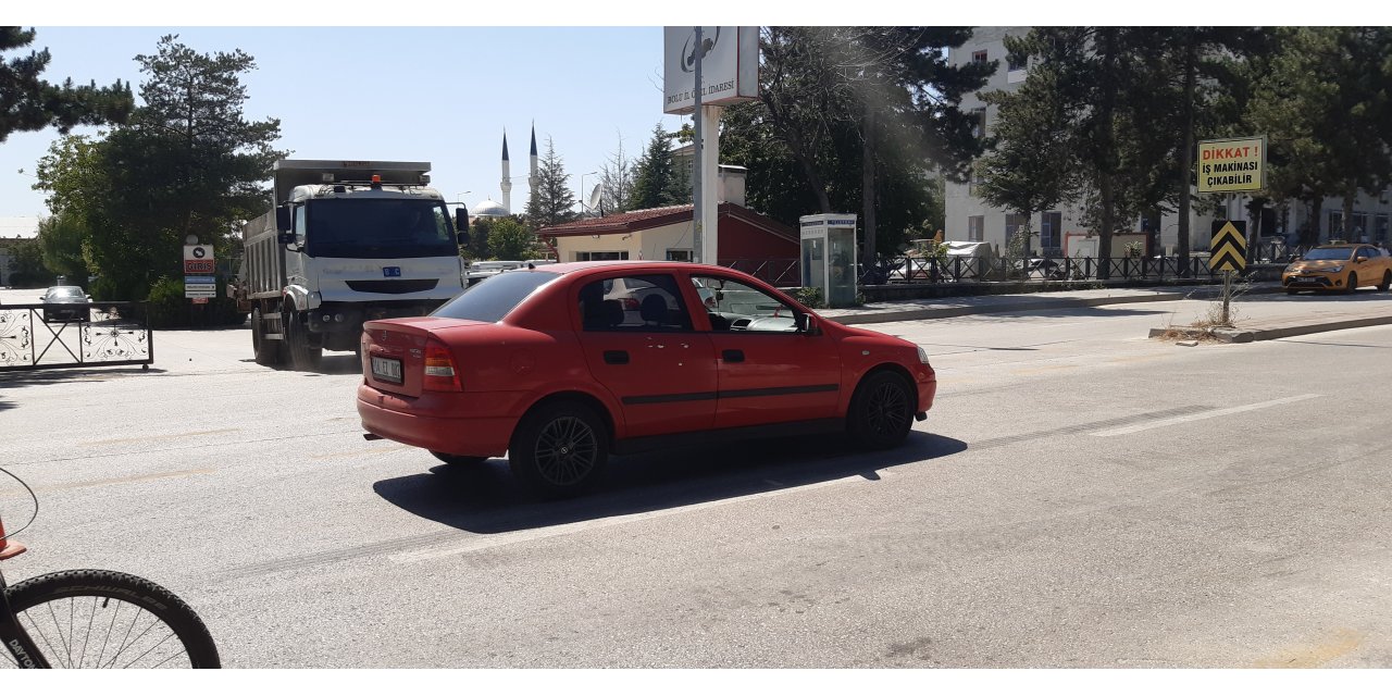 Otomobil, 7 yaşındaki çocuğa çarptı; kaza kamerada