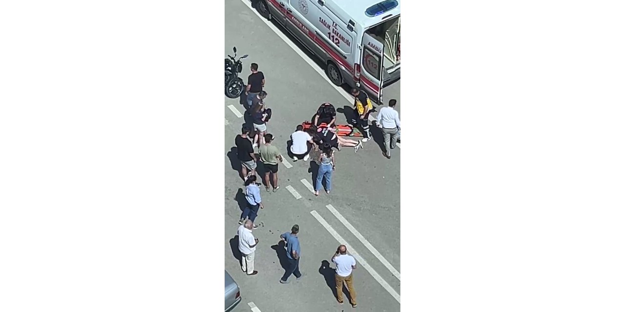 Otomobil ile motosiklet çarpıştı; kaza kamerada