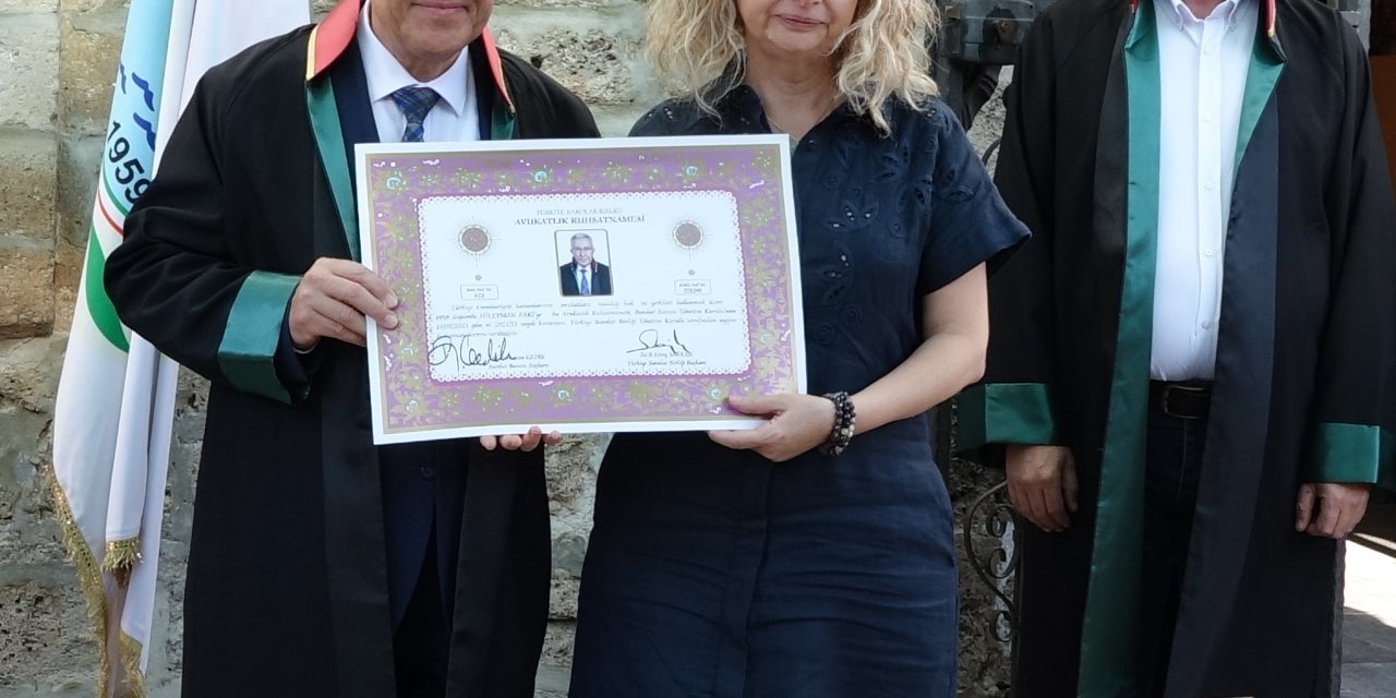 40 Yıl Önce Bıraktığı Fakülteyi Bitirip, 63 Yaşında Avukat Oldu