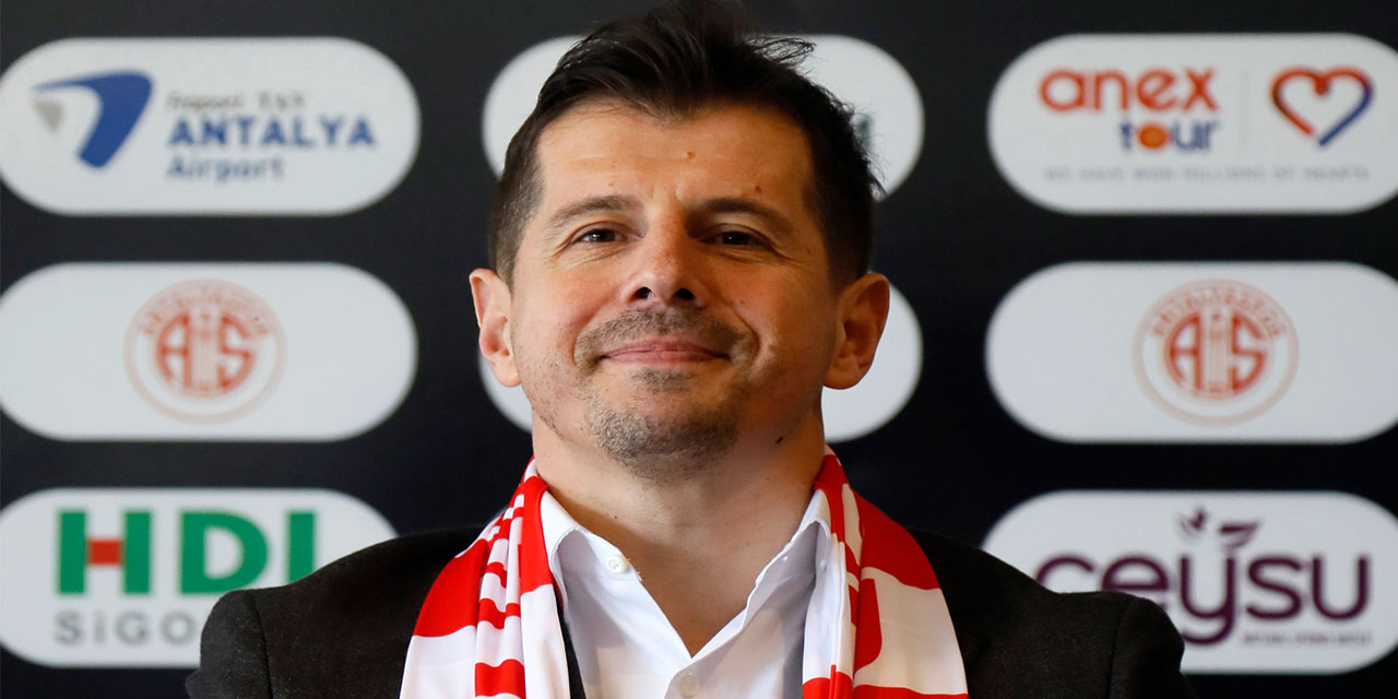 Antalyaspor'da Emre Belözoğlu istifa etti