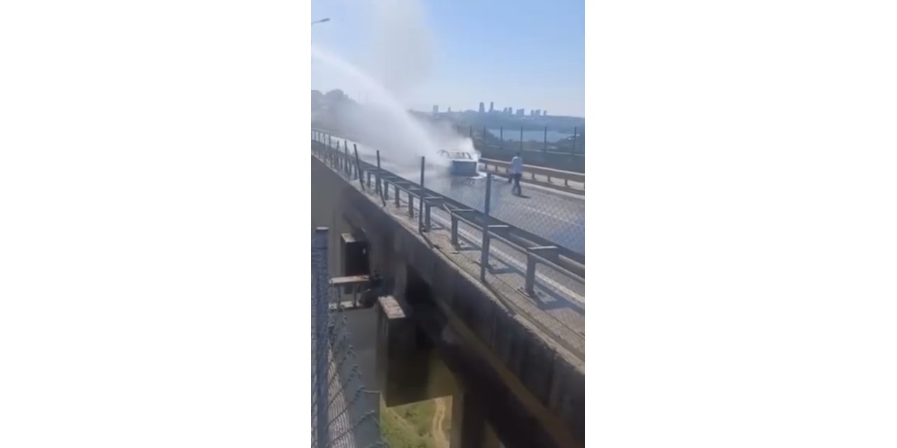 Beykoz'da Otomobil Alev Alev Yandı