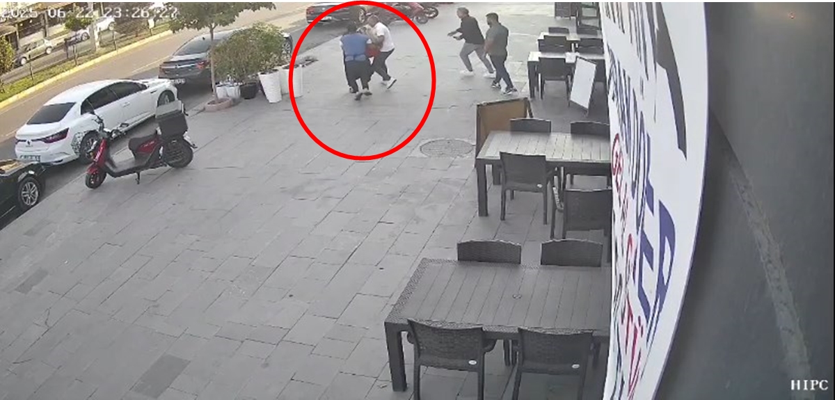 Bıçaklanarak öldürülen Gülizar'ın hastaneye götürülmesi kamerada