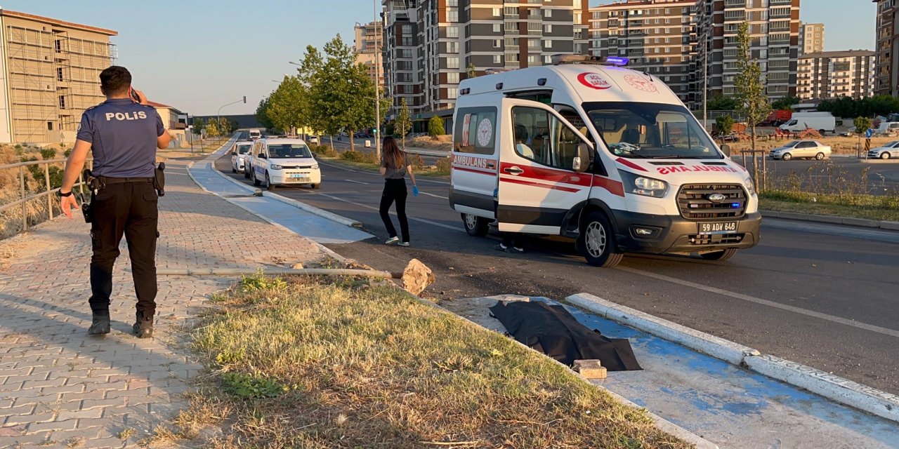 Yön levhası direğine çarpan motosikletin sürücüsü 14 yaşındaki Azra hayatını kaybetti