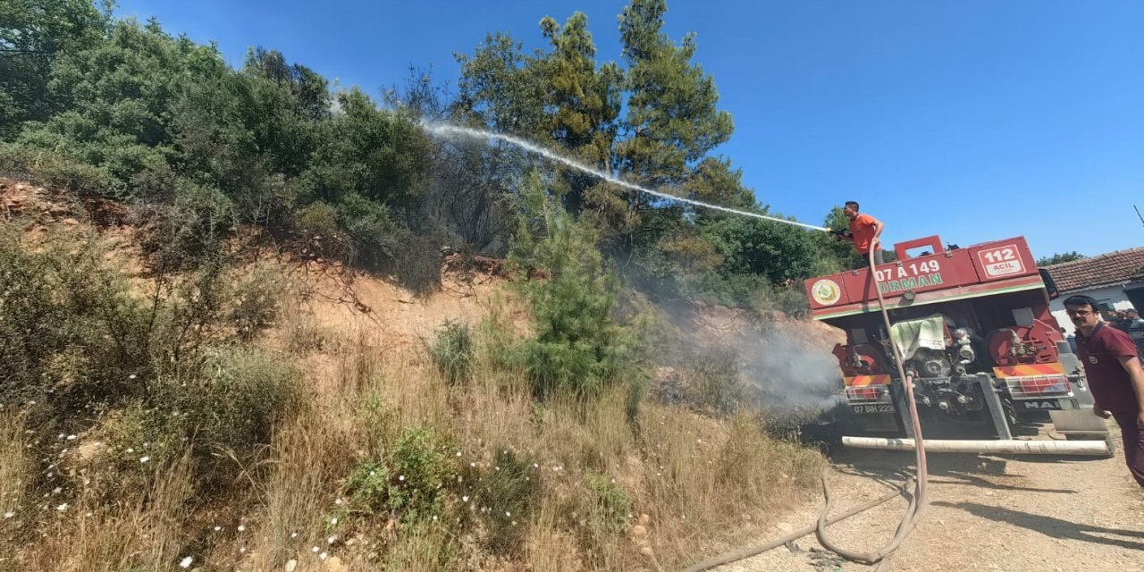 Antalya'nın 3 ilçesinde orman yangını (2)
