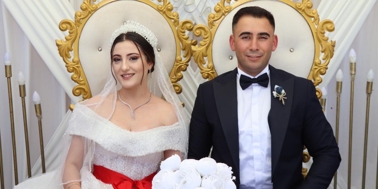 Asırlık Geleneği Yaşattılar; Pehlivanlar Peşrev Çekti, Kına Dolu Sinileri Gençler Taşıdı