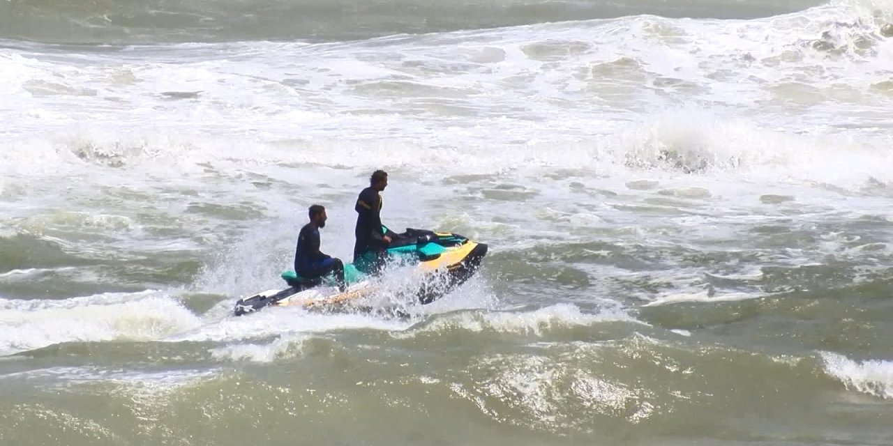 Sarıyer Kısırkaya Plajı'nda denize giren 2 kişi kayboldu