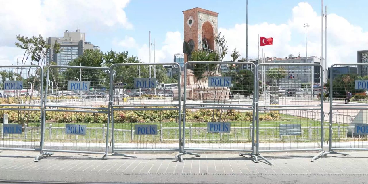 İstanbul- Taksim Meydanı yaya girişine kapatıldı