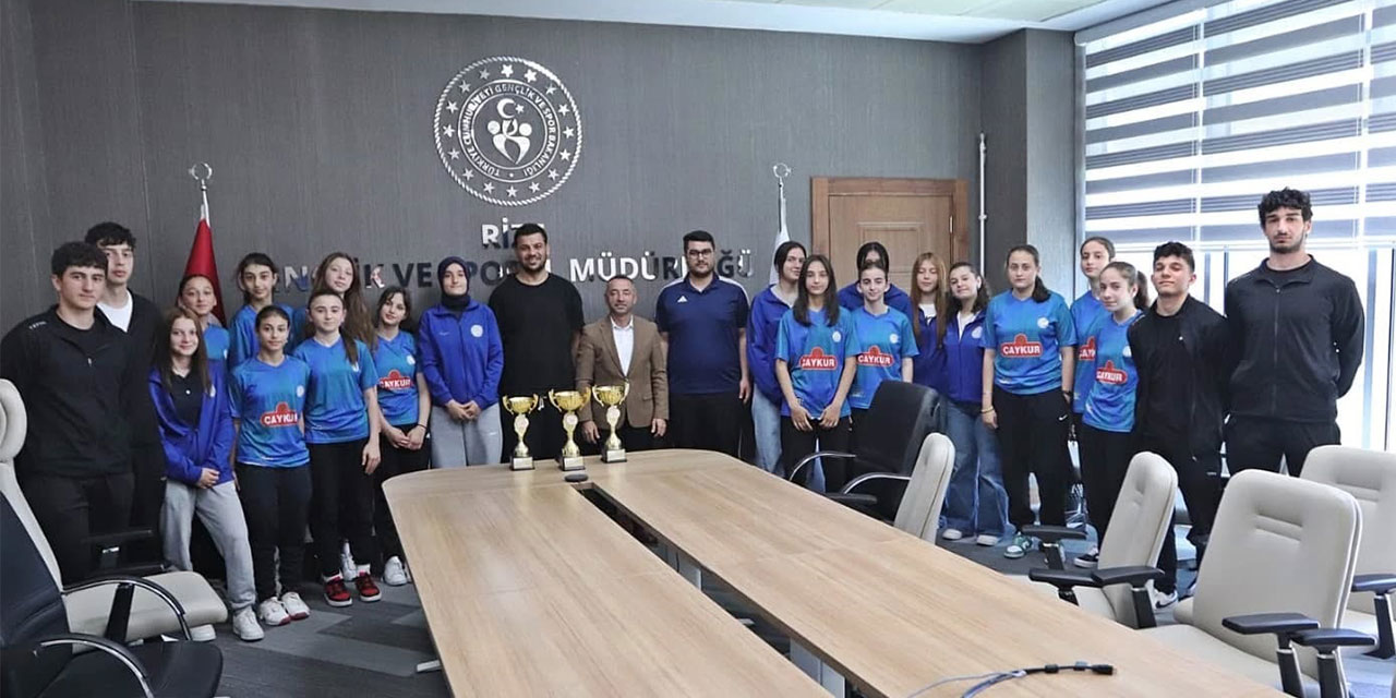 Rize'nin Genç Basketbolcularından Müdür Öztürk'e Anlamlı Ziyaret