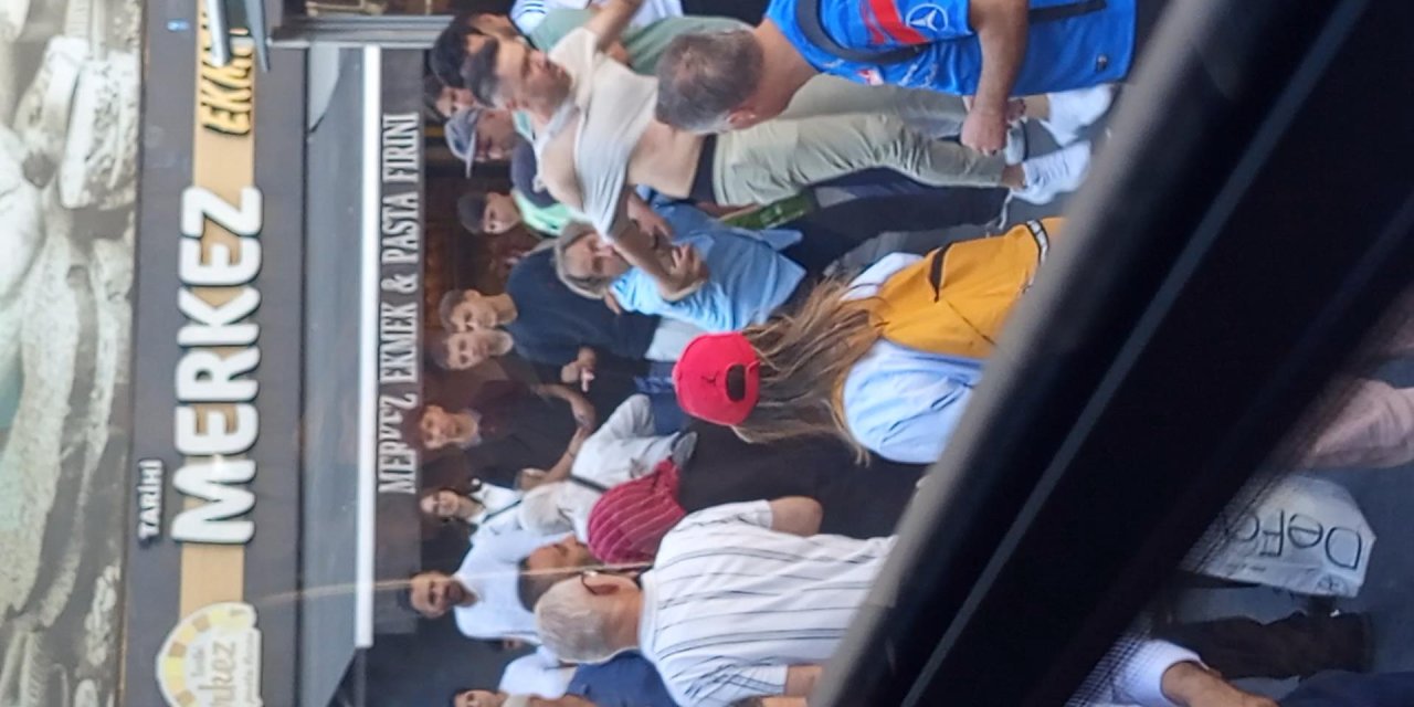 İstanbul - Küçükçekmece'de İETT otobüsünde kavga kamerada