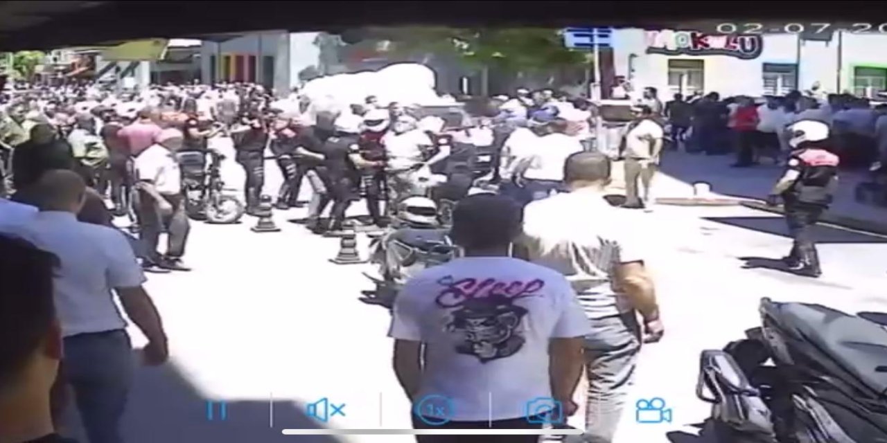 Kavgaya müdahale eden polise saldırdı