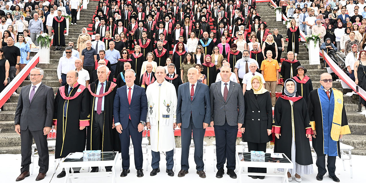 KTÜ Tıp Fakültesi 46. Mezuniyet Töreni Coşkuyla Kutlandı