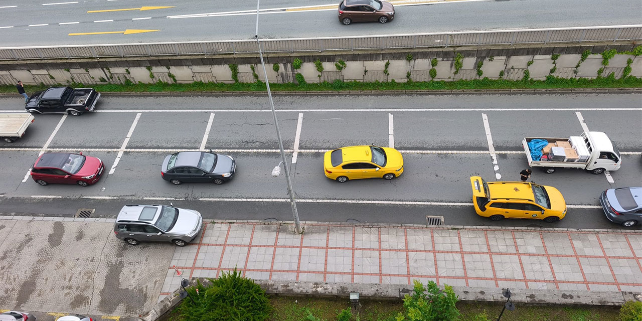 Rize'de Akıl Almaz Kaza: Kamyonetten Fırlayan Lastik Taksiye Çarptı!