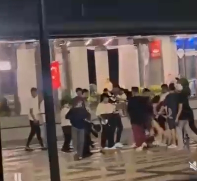 Bursa’da bıçaklı şüpheli, anne ve 2 kızı ile yardıma gelen bir kişiyi yaraladı