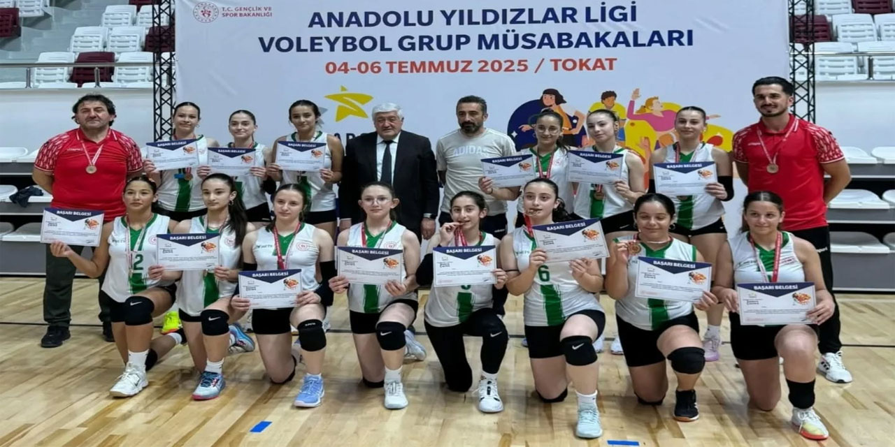 Rize Voleybol Takımı Tokat’tan Şampiyonlukla Dönüyor
