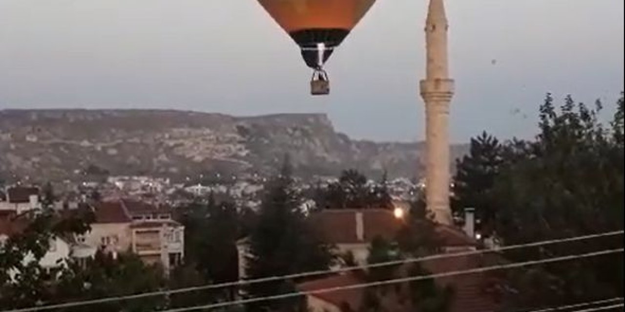 Sıcak Hava Balonu Cami Minaresindeki Aleme Çarptı; O Anlar Kamerada