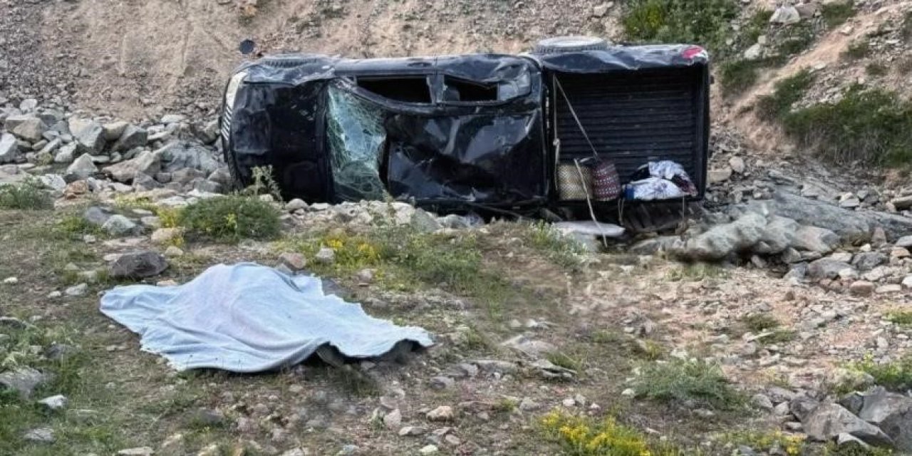 Kamyonet şarampole devrildi: 1 ölü, 5 yaralı