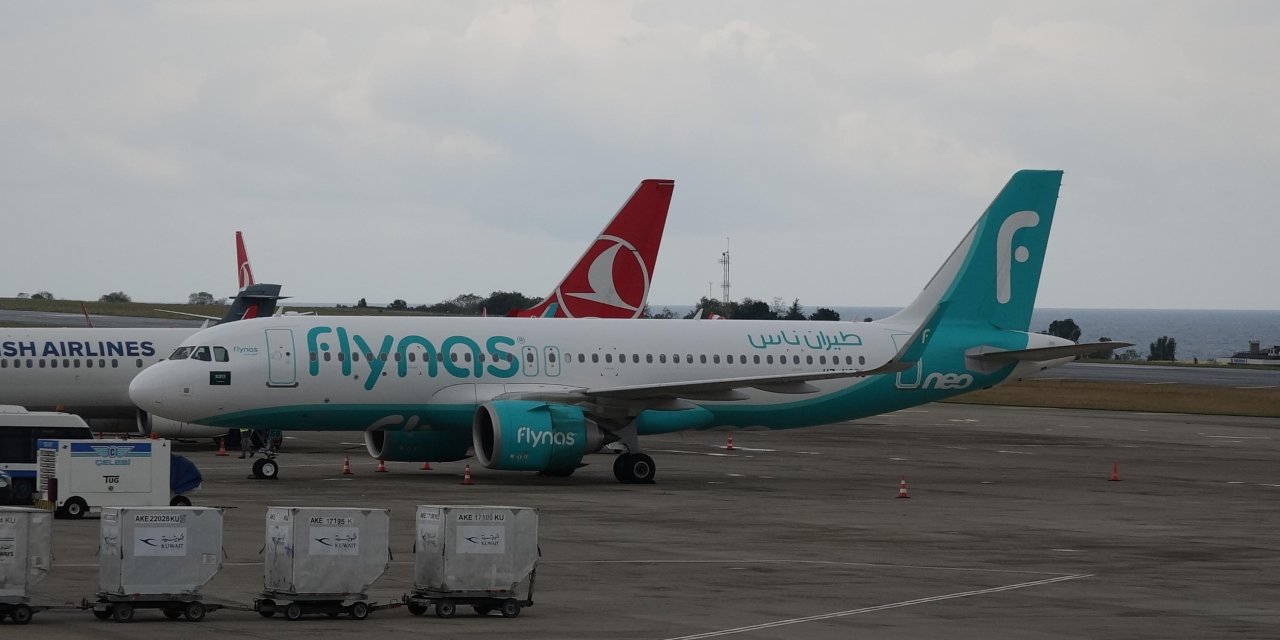 Trabzon-cidde Seferi İçin 2'nci Kez Havalanan Uçak, Motor Arızası Tekrarlayınca Yeniden Acil İniş Yapmış