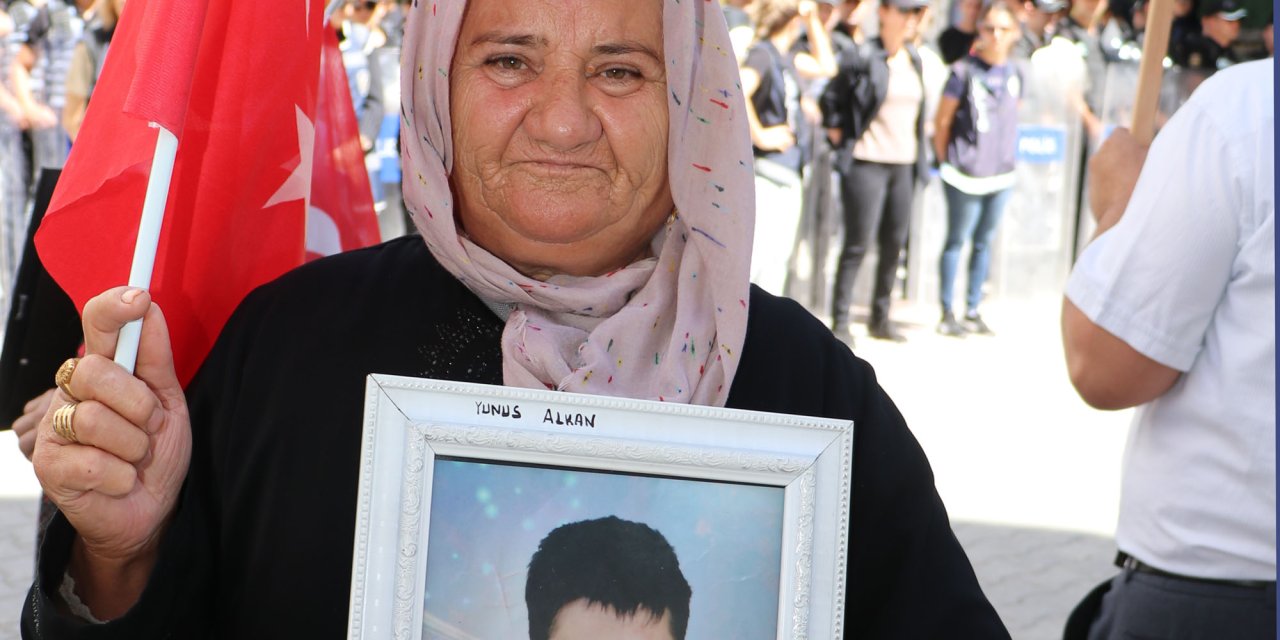 Van'da Evlat Eylemine Katılan Anne: Gözlerim Yolda, Oğlumu İstiyorum