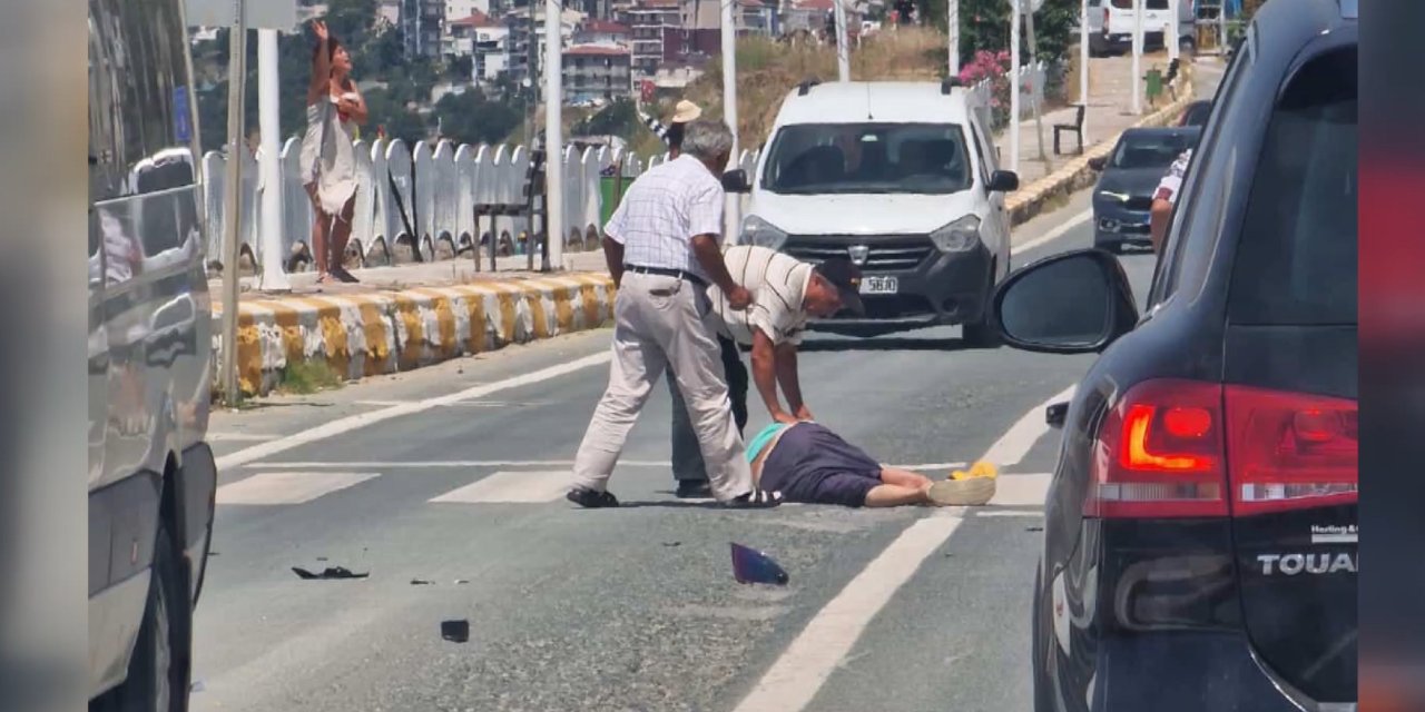 Motosiklet yolun karşısına geçmek isteyen yayaya çarptı: 2 yaralı