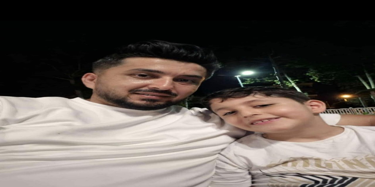 Kaldırımda yürürken otomobilin çarptığı baba ve oğlu öldü