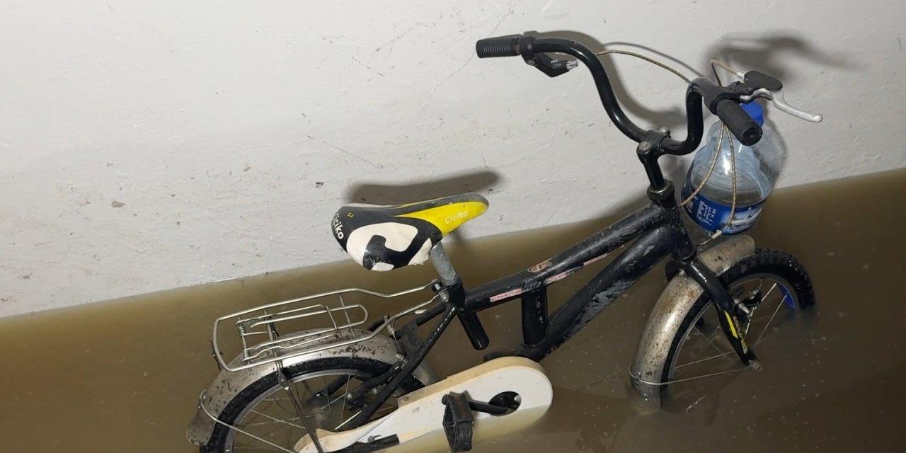 İstanbul- Avcılar'da 3 binanın bodrum katında atık su baskını