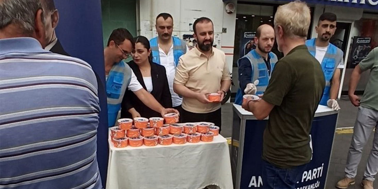 Anahtar Parti Rize'den Aşure İkramı