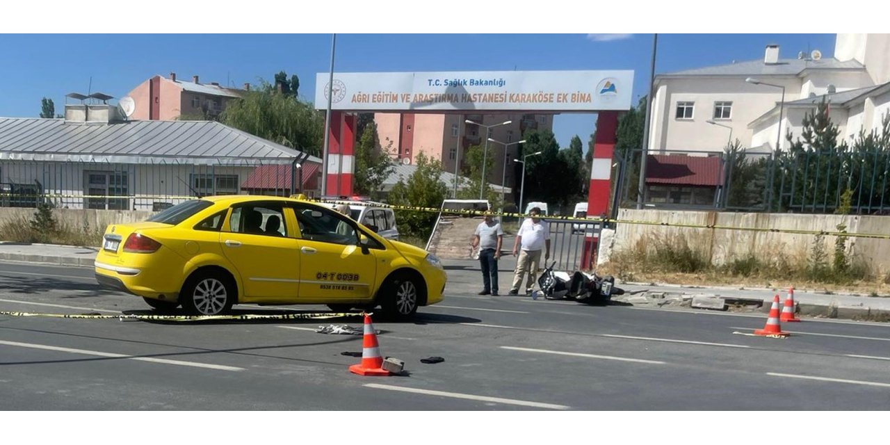 Ticari taksi ile motosiklet çarpıştı: Karı-koca hayatını kaybetti