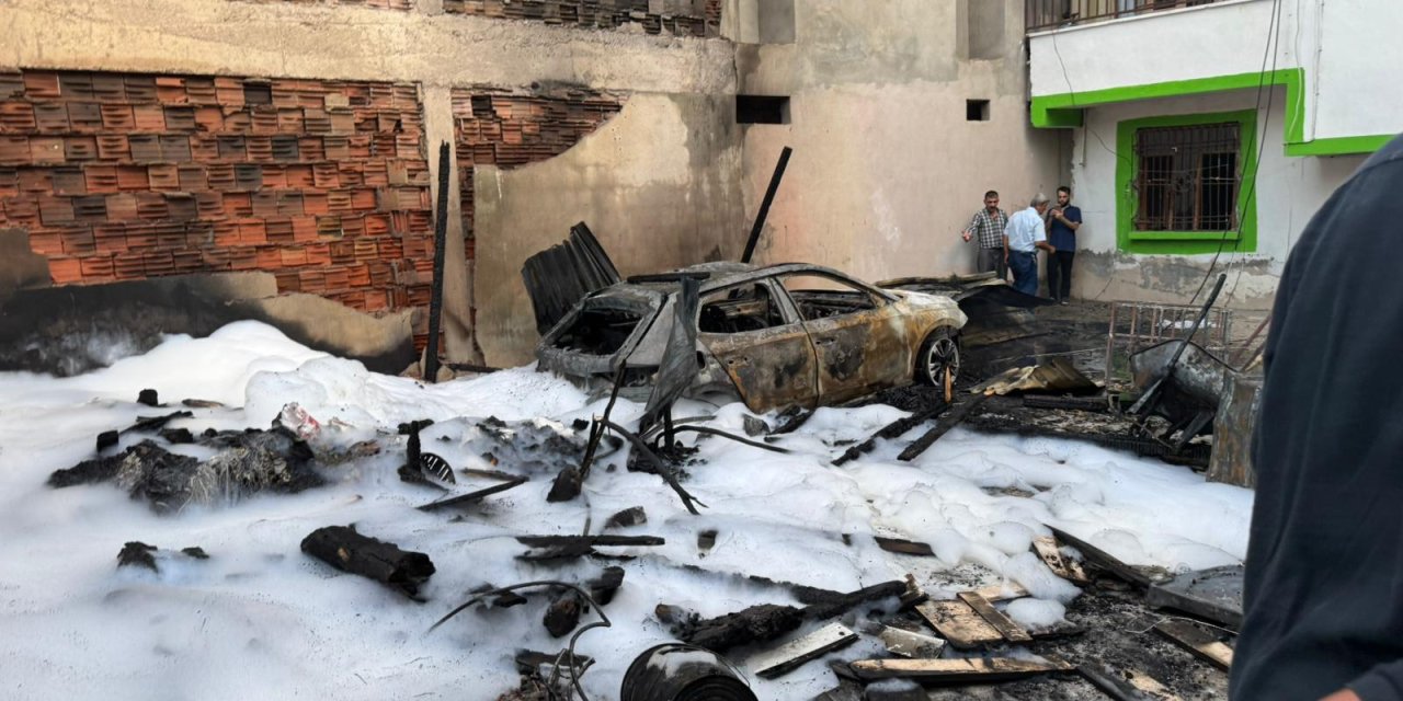 Odunlukta çıkan yangında 2 itfaiye eri ve 1 hamile kadın dumandan etkilendi