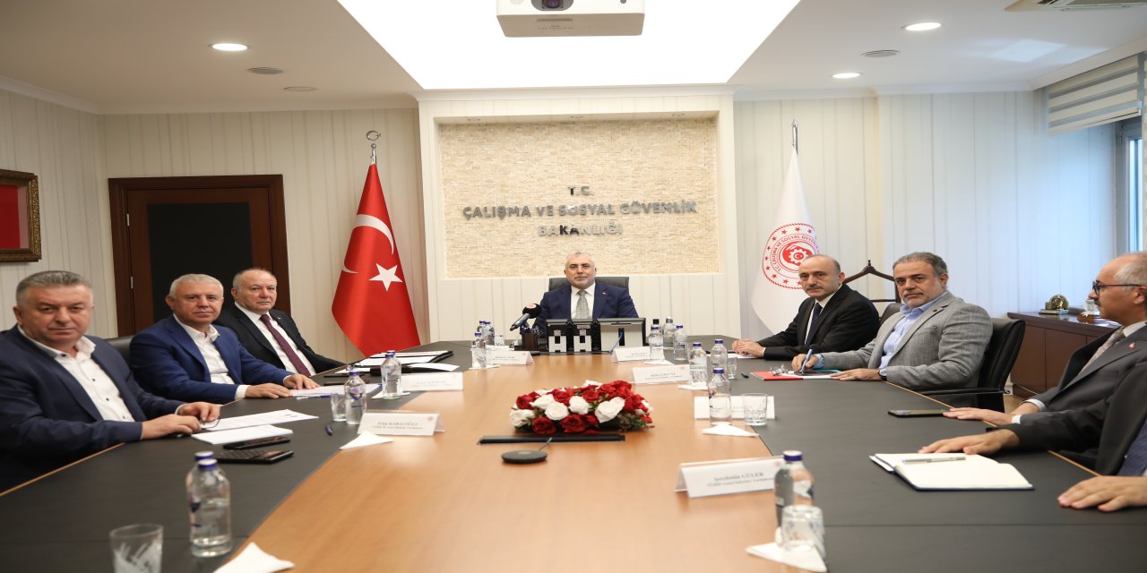 Kamu işçisine 3'üncü zam teklifi; ilk 6 ay yüzde 24, sonraki 6 aylar için enflasyon oranı