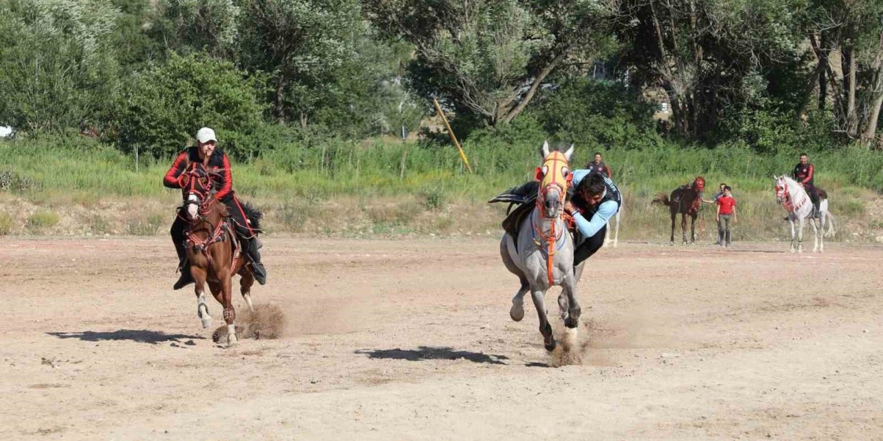 Bayburt’ta ’Dede Korkut Cirit Müsabakası’ düzenlendi