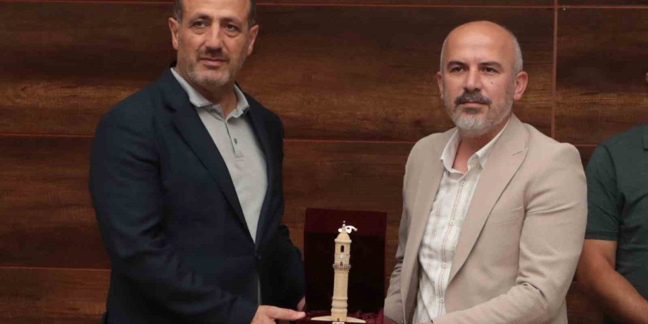 Dede Korkut Şiir Yarışması’nda derece elde eden şairlere ödülleri verildi