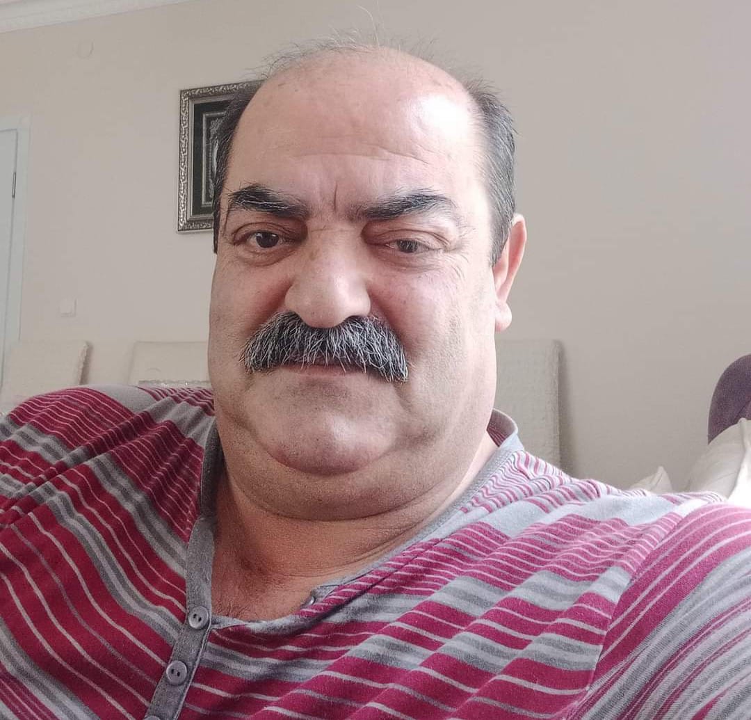 Deprem bölgesine yardım götüren tır sürücüsü hayatını kaybetti