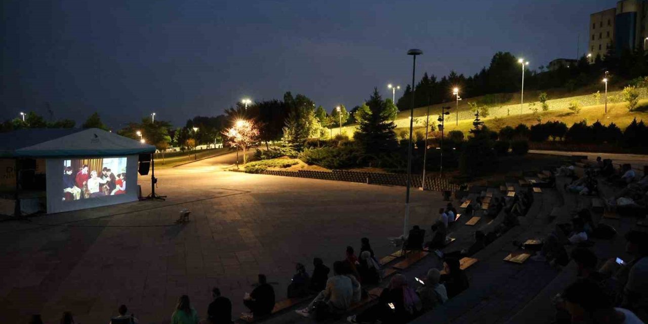 Nostalji ve kahkaha bir arada