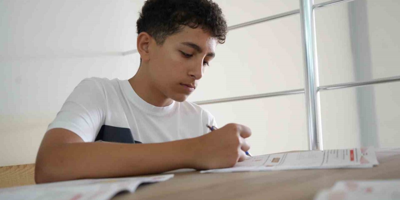 Azimli ve disiplinli çalışma başarıyı getirdi: Bayburt LGS birincisi çocukluk hayaline adım adım ilerliyor