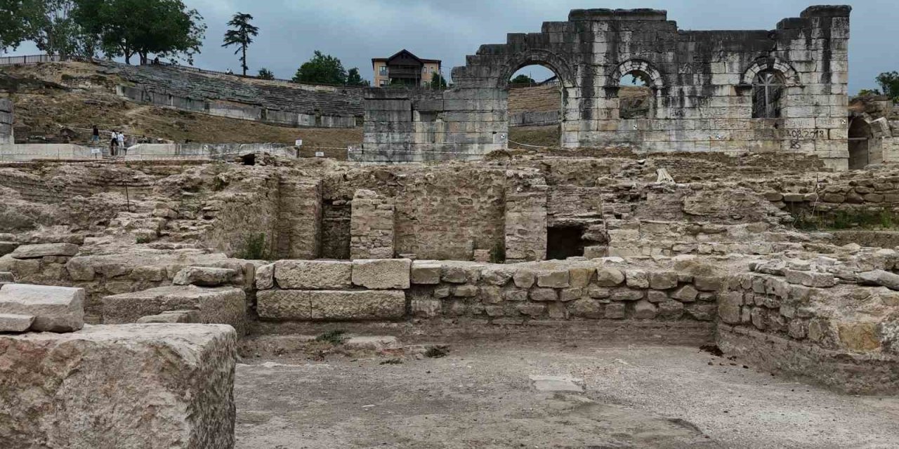 Kazmayı vurdukça tarih çıkıyor
