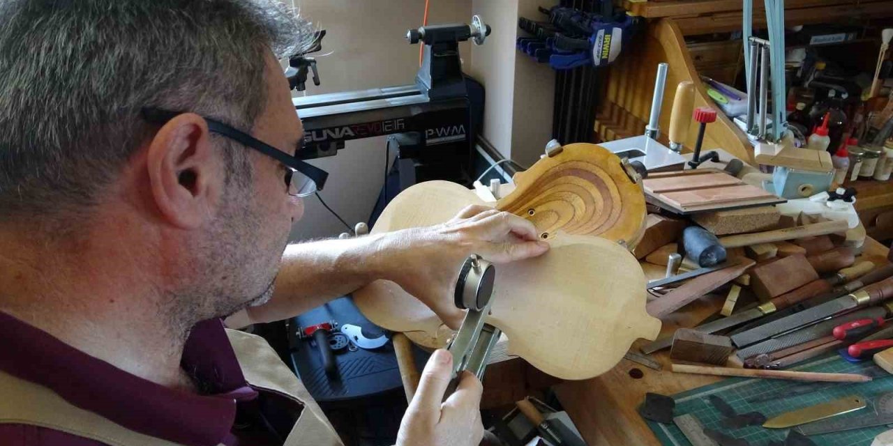 Kemancılara kızıp hobi olarak üretimine başladı, şimdi yurt dışından siparişler alıyor