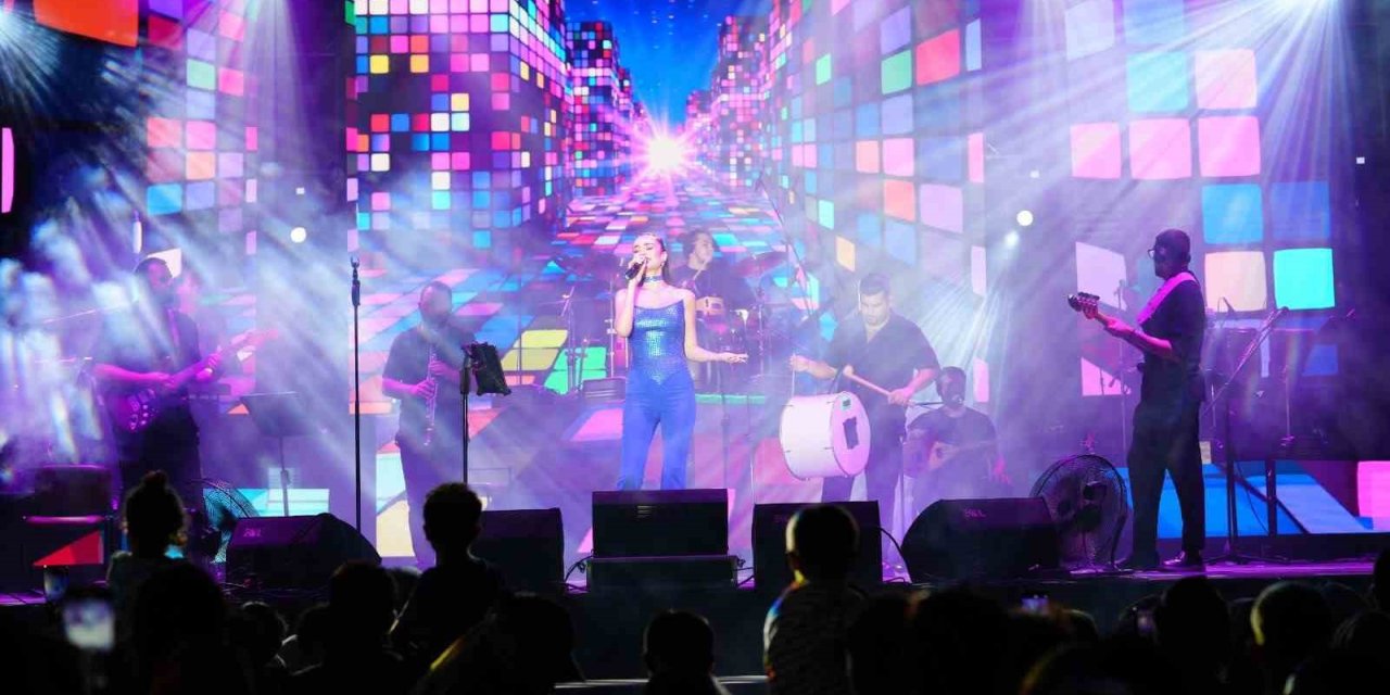 33.Uluslararası Akçaabat Müzik ve Halk Oyunları Festivali’nde unutulmaz akşam