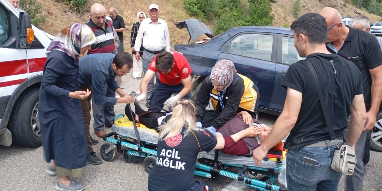 Gümüşhane’de kontrolden çıkan otomobil metrelerce sürüklendi: 4 yaralı