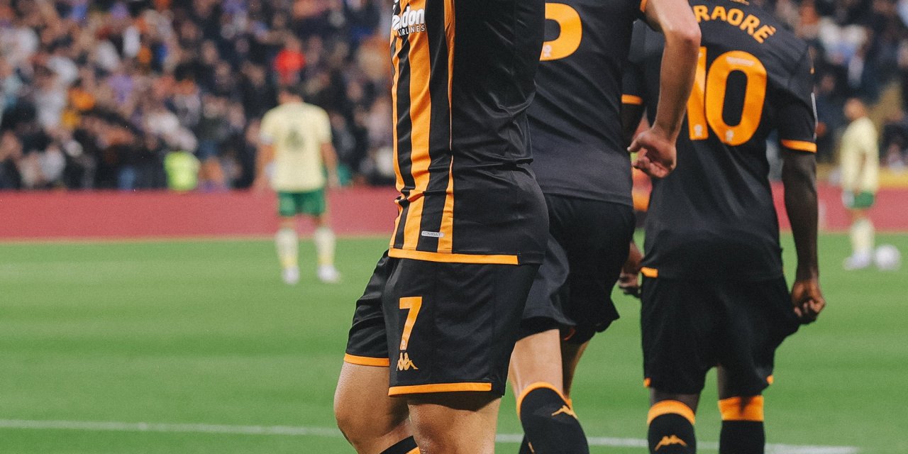 Ozan Tufan, Championship'te Ayın Futbolcusu Ödülüne Aday Gösterildi