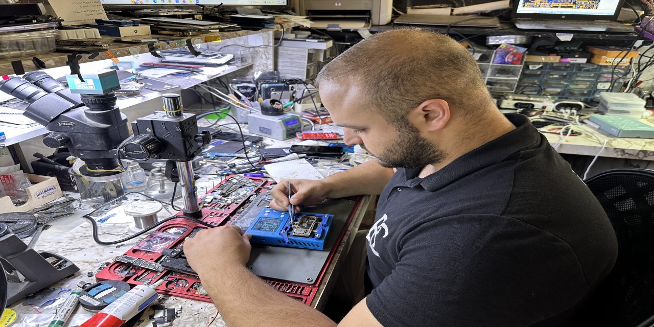 Tamir için servise getirilen telefon bomba gibi patladı