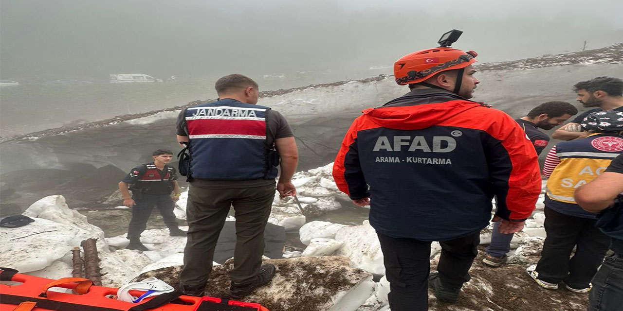 Rize'de kar kütlesi altında kalan kadının cansız bedenine ulaşıldı