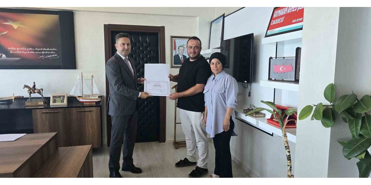 Yosunlu iskeleyi temizleyen çifte teşekkür belgesi