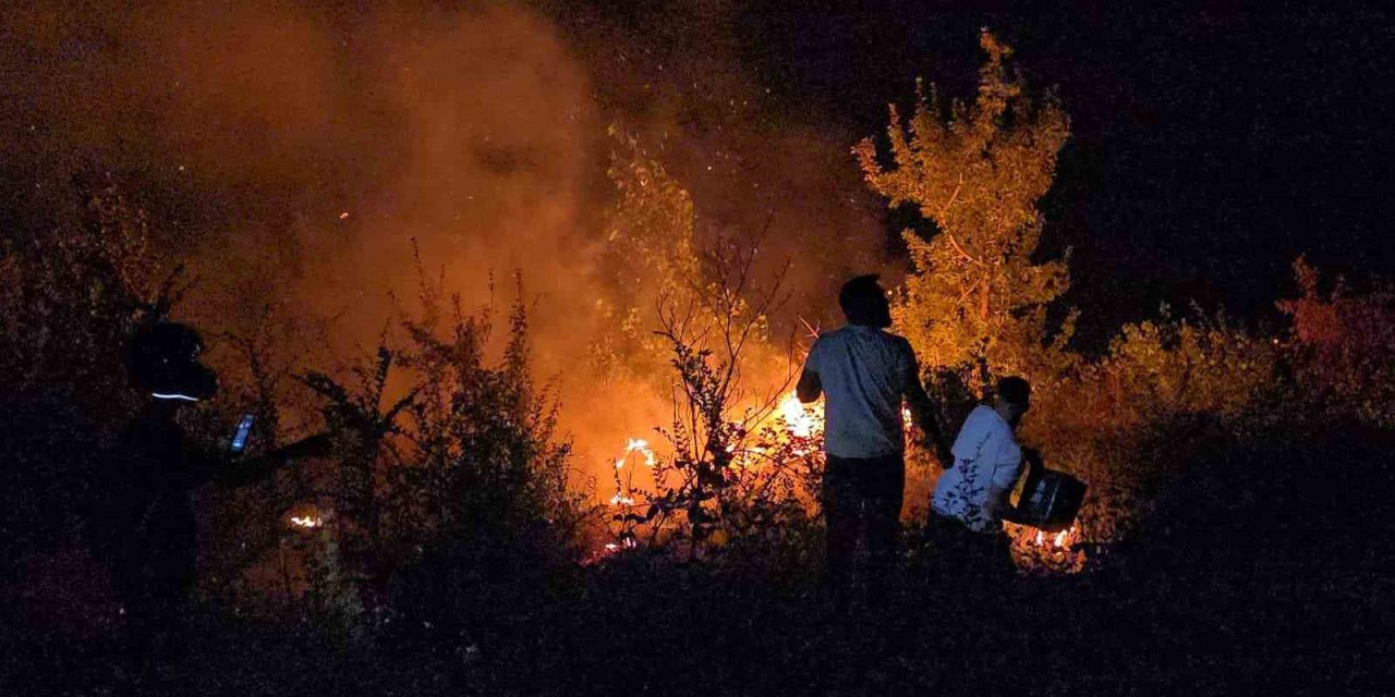 Orman yangınına gençlerden kahramanca müdahale