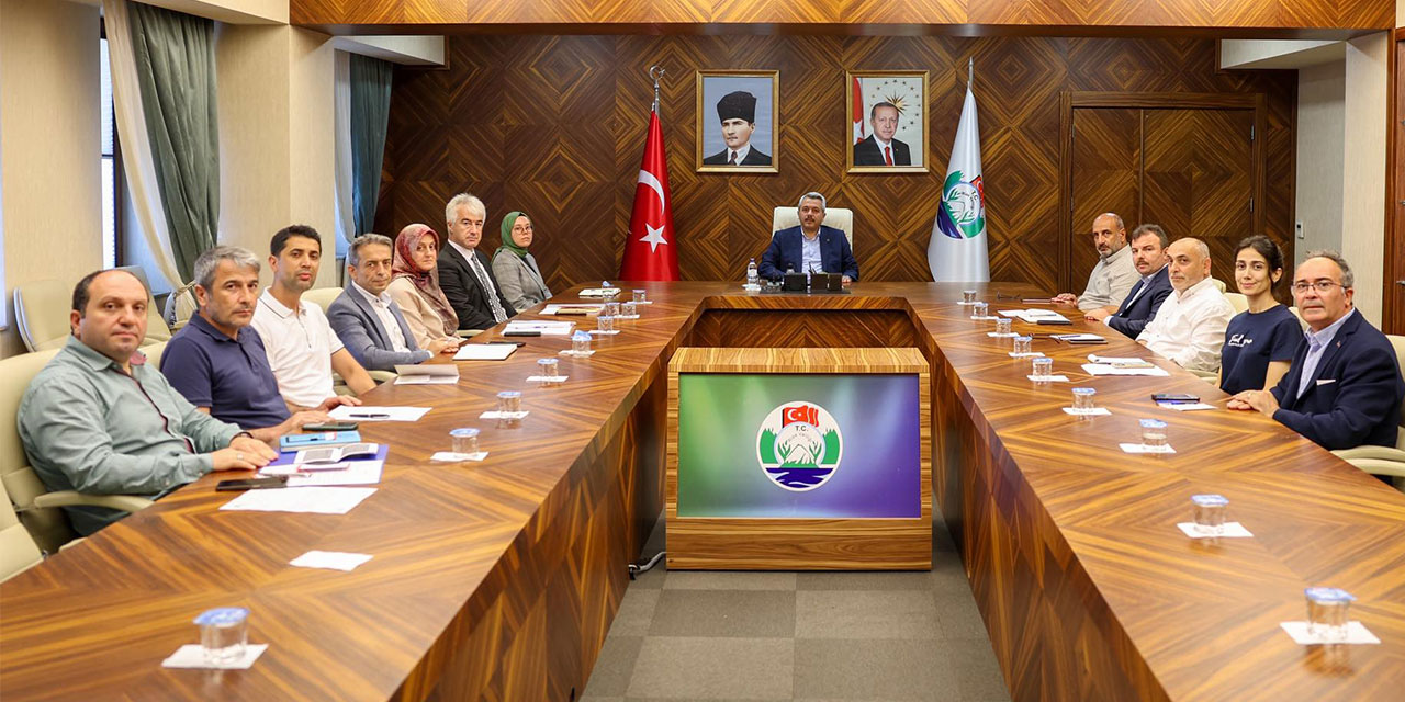 Rize'deki Sahipsiz Hayvan Yaşam Alanı İçin Mama ve Yem Toplantısı Gerçekleştirildi