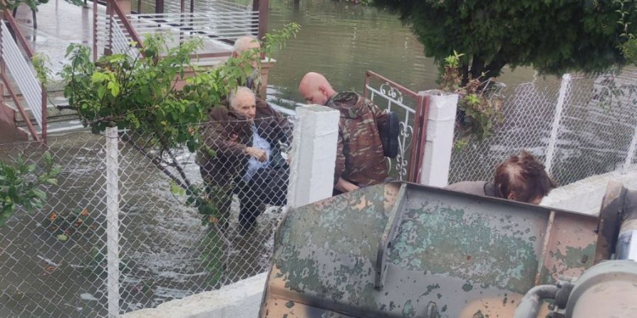 Yunanistan'ın Sel Altında Kalan Kardiçe Kentinde Ordu Görevde