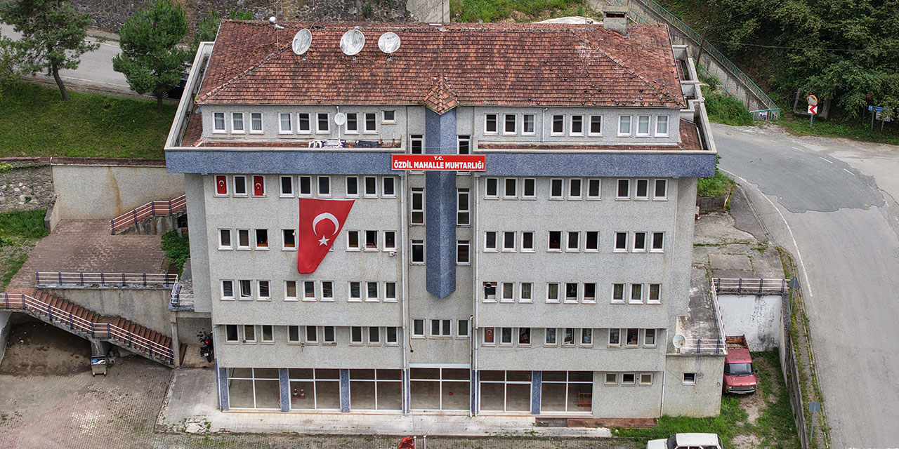 Tabelası büyük, muhtarlığı küçük