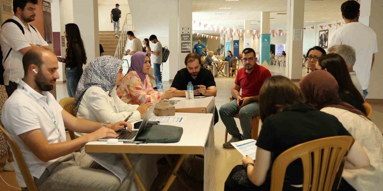 Aday öğrenciler Düzce Üniversitesini tanıdı