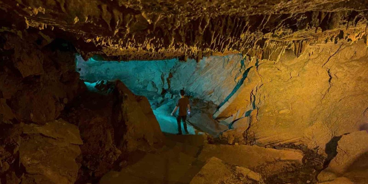 Sıcaktan bunalanalar bu mağaraya geliyor