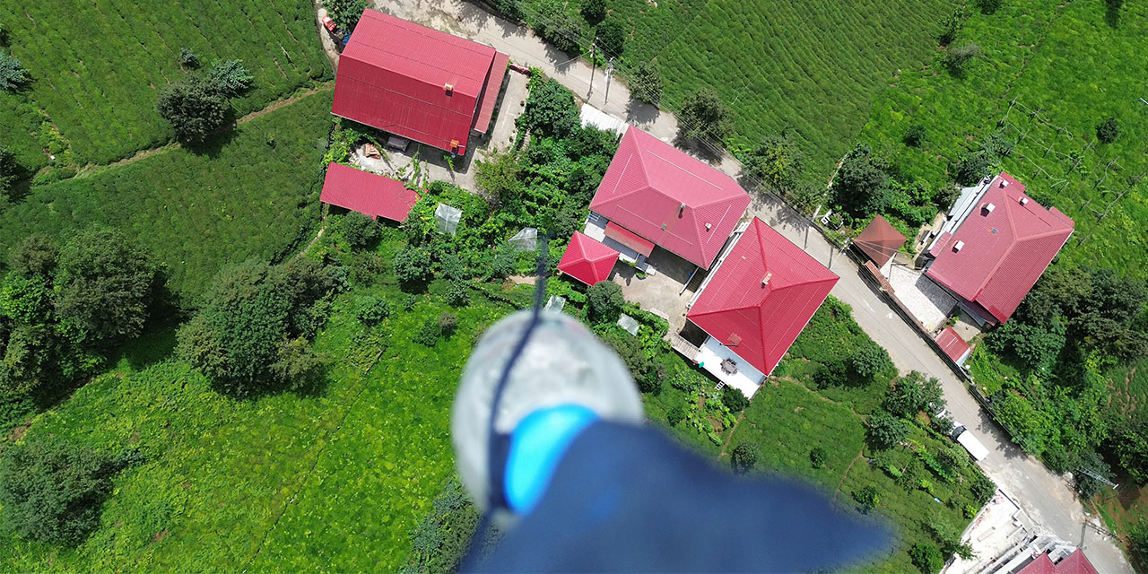 Dron ile çay bahçesine su servisi