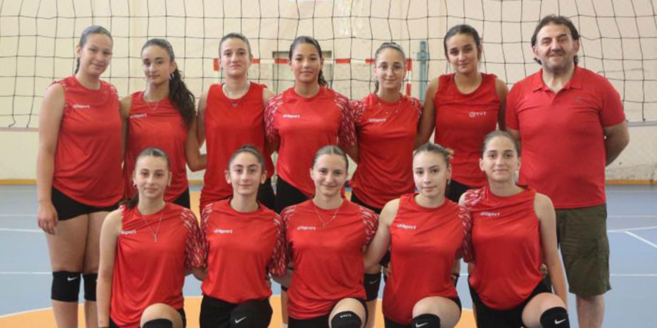 Rize'nin yıldız kızları yarı finale hazırlanıyor